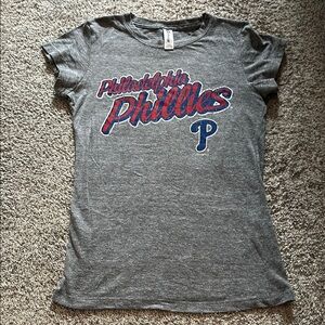 Philadelphia Phillies Women’s Gray T-Shirt